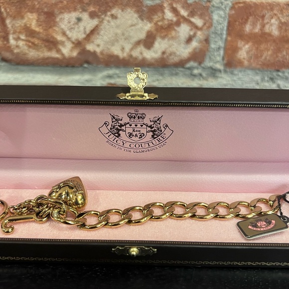 NWT. Vintage Juicy Couture Gold Charm Bracelet. - Picture 2 of 3